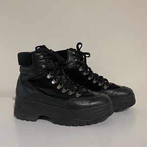 L'intervalle chunky hiking style boots